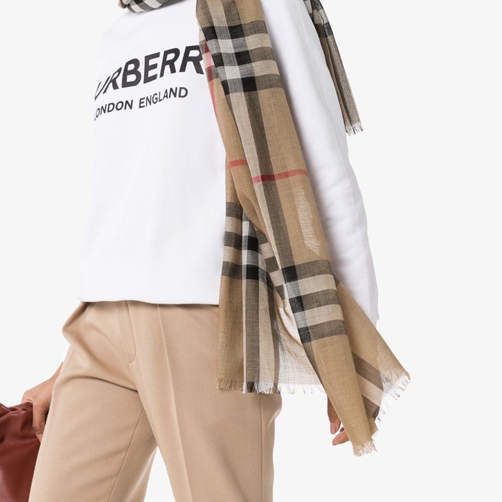 Burberry Light Weight Silk & Wool Scarf NWOT - Picture 4 of 12